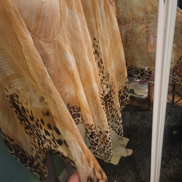 Chico's Sheer Shaw Beautiful Design with Cheetah Print on the bottom - Picture 4 of 10